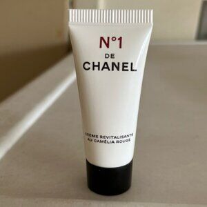 CHANEL No. 1 Revitalizing Creme